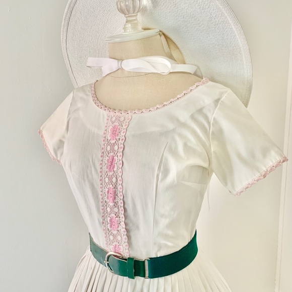 Vintage Dresses & Skirts - SUMMER the Delicate Dress